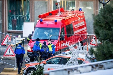 Al menos 40 muertos y 115 heridos tras un incendio en un bar en un centro turístico de esquí en Suiza