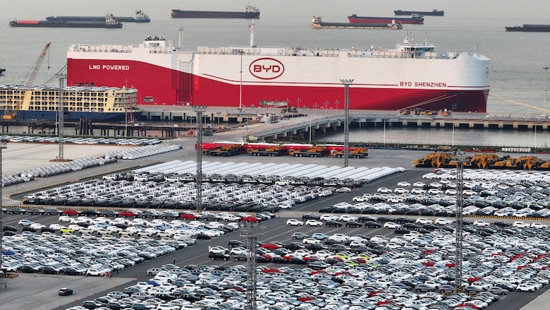 Así es el portavehículos más grande del mundo el BYD Shenzhen