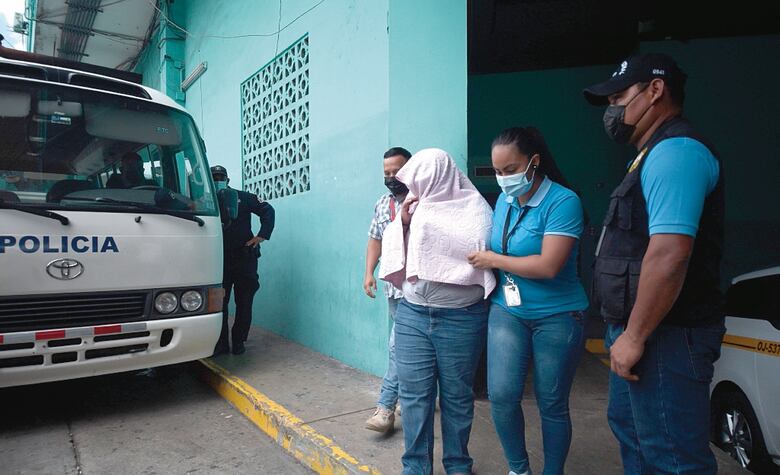 Albergues: tres mujeres detenidas; protestas siguen