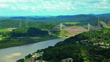 Corrigen la edad de Panamá