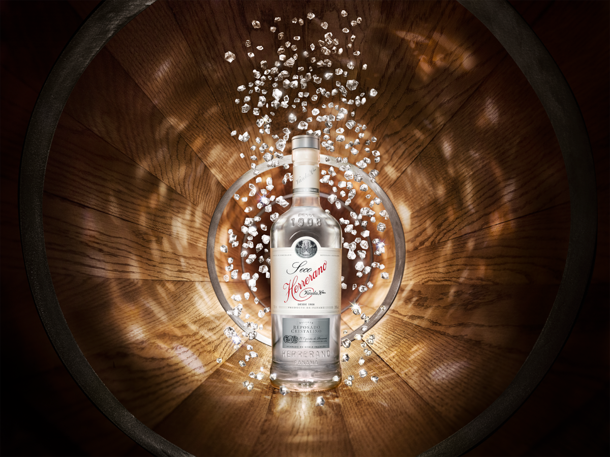 Varela Hermanos presenta Seco Herrerano Reposado Cristalino: un nuevo capítulo en la historia del seco