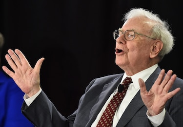 La empresa del inversor Warren Buffett gana $58,649 millones en nueve meses y amasa liquidez récord