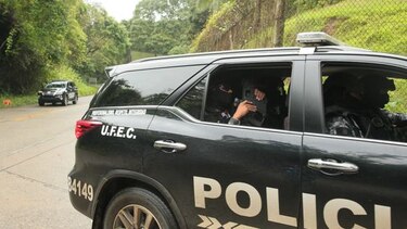 Ricardo Martinelli llega a El Renacer; sus abogados intentan visitarlo