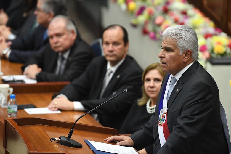 Amplias críticas al anuncio de eliminar el Ministerio de la Mujer: exministras alzan la voz