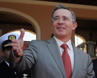 Uribe denuncia amenazas de las FARC a candidatos de su partido