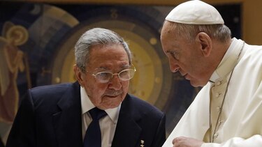 Raúl Castro y el papa Francisco se reúnen en el Vaticano