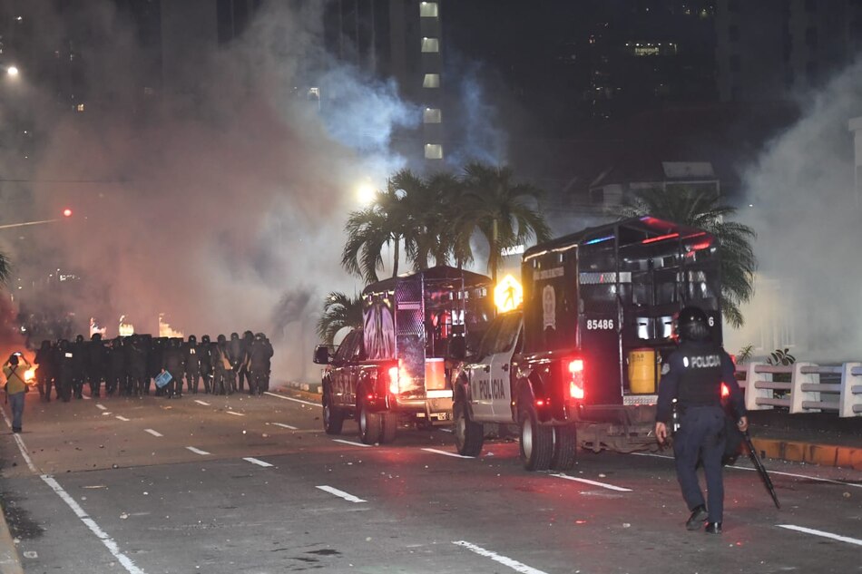 Los periodistas no se salvan de los perdigones y gases lacrimógenos