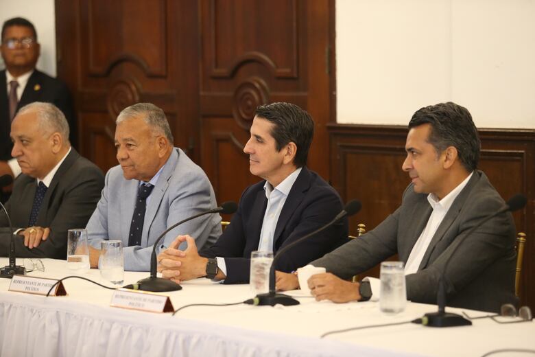 Dirigentes de partidos políticos y el mandatario sostienen primera reunión: el tema central fue el futuro de la CSS