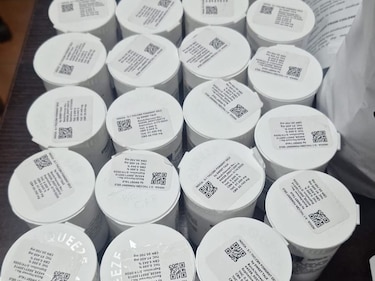 Autoridades incautan más de 1,400 paquetes de presunta droga