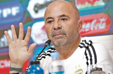 Sampaoli continúa en el ojo de la tormenta