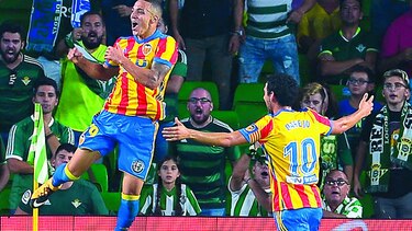 Valencia gana y se pone segundo en liga española