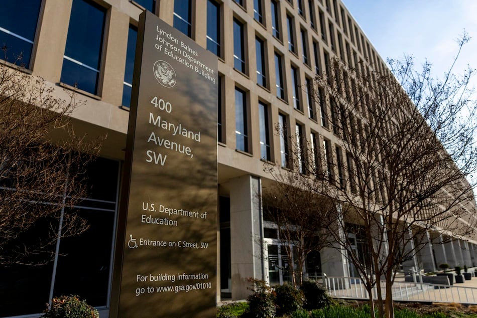 Trump cierra oficinas del Departamento de Educación como parte del plan para desmantelarlo