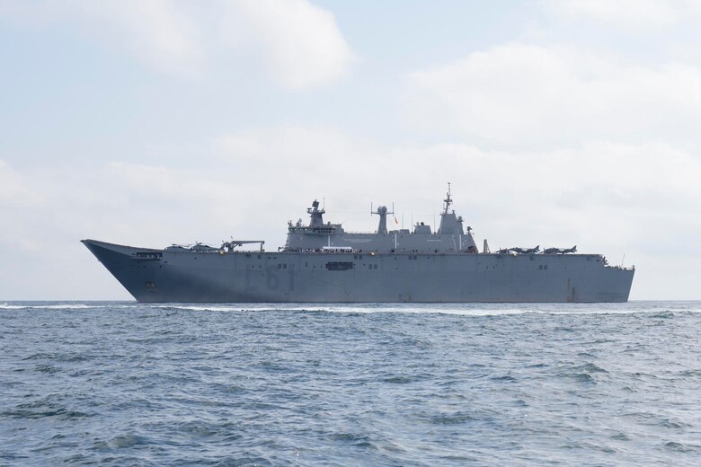 El rey presencia las regatas de la Copa del América desde el portaeronaves ‘Juan Carlos I’