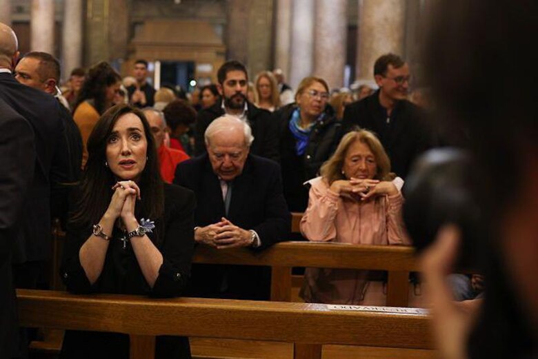 Quién es Victoria Villarruel, la vicepresidenta de Argentina enfrentada con Javier Milei (y a la que el presidente ni siquiera saluda)