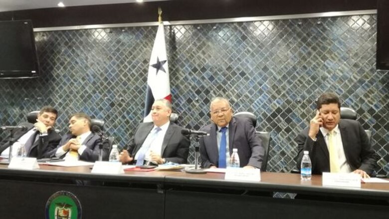 Comisión de Credenciales aprueba método de consultas para ratificación