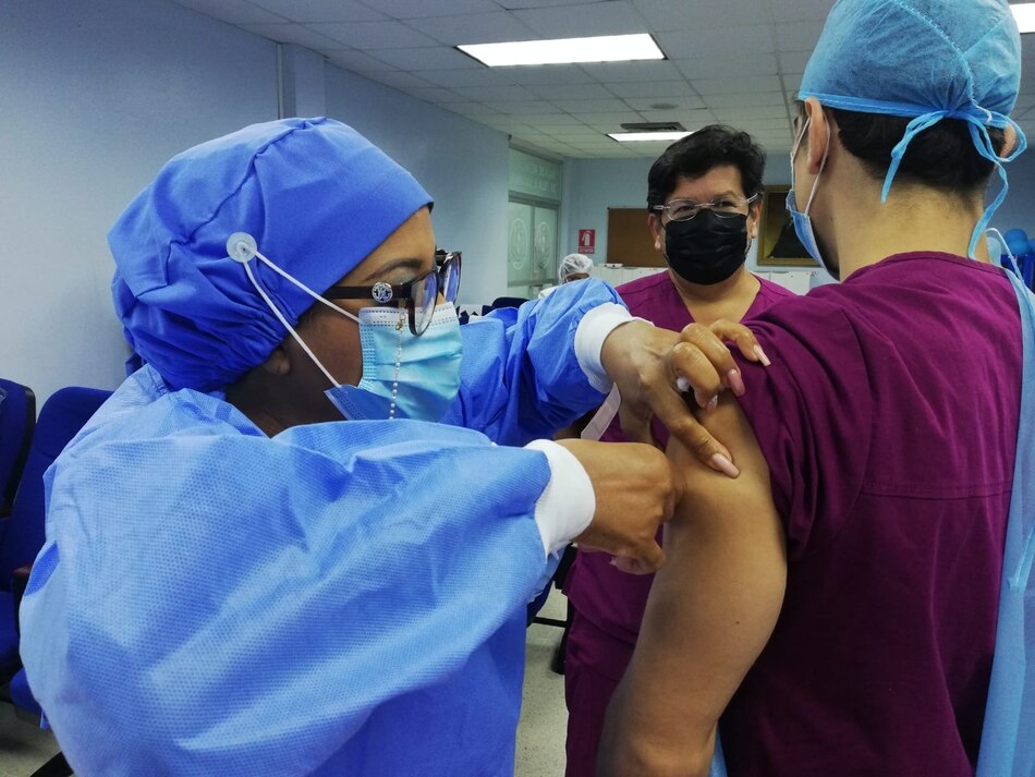 OPS y Cepal instan a acelerar los procesos de vacunación y a transformar los sistemas de salud