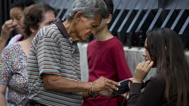 Venezuela estrena billetes bajo temor de nuevos tormentos económicos