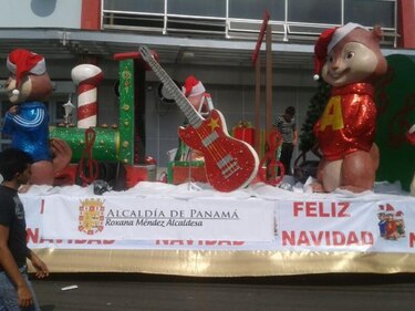Alcaldía realiza desfile de navidad en Juan Díaz
