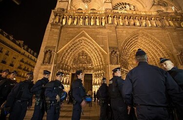 Misa en catedral de Notre Dame en homenaje a las víctimas