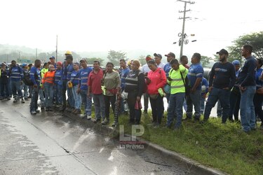 Obreros protestan en distintos puntos del país para rechazar el contrato minero