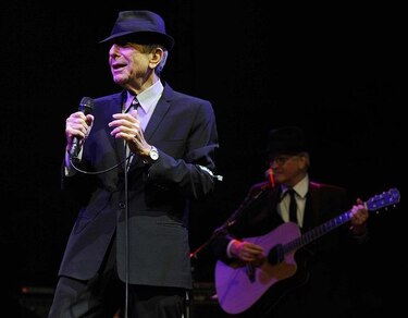 Sting y Costello en homenaje a Leonard Cohen, un año después de su muerte
