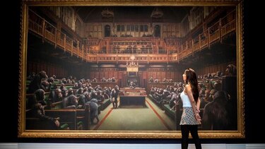 Obra de Banksy de un parlamento británico poblado de monos es subastada en Sotheby’s