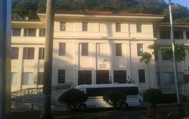 Termina audiencia del caso de la comida deshidratada