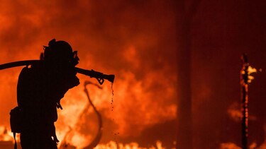 Incendios se propagan a gran velocidad en California
