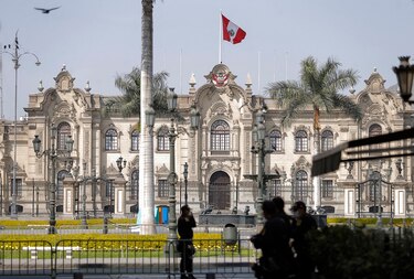 Allanan oficinas del Palacio de Gobierno en Perú por investigación de corrupción