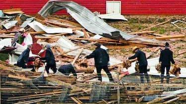 Tornados causan muertes y destrozos en EU