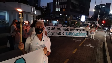 Realizan vigilia por la educación particular; piden al Gobierno apoyo de $80 por alumno 