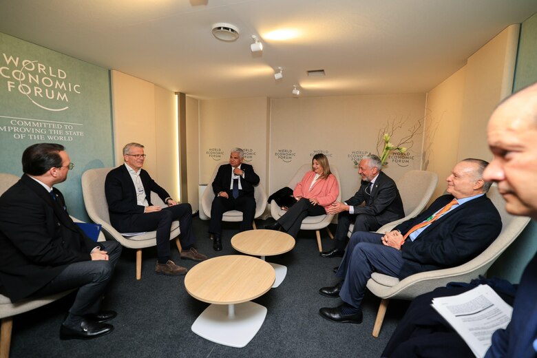 Panamá analiza con naviera Maersk estrategias para modernizar la infraestructura portuaria