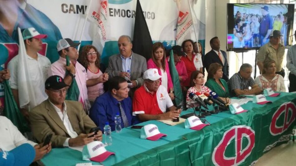 'Esta candidatura no nos la van a robar', dice Marta de Martinelli