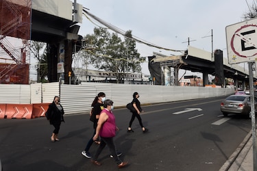 Un año después, sobrevivientes de tramo colapsado de metro en México exigen su demolición