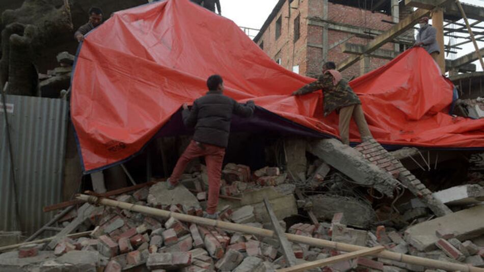 Ocho muertos en India tras un fuerte terremoto