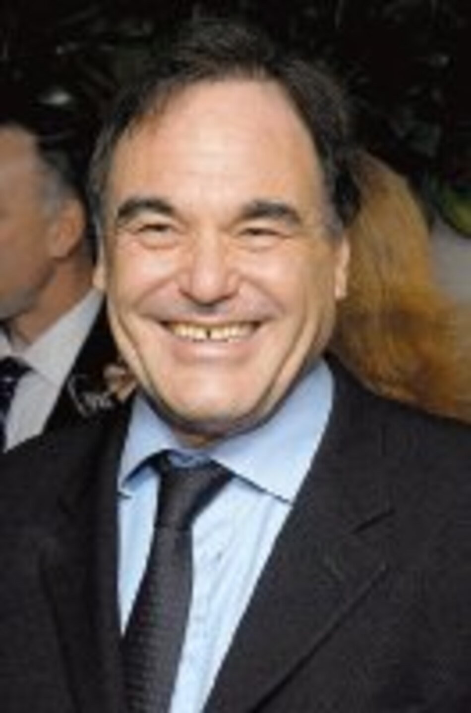 Multan a cineasta Oliver Stone