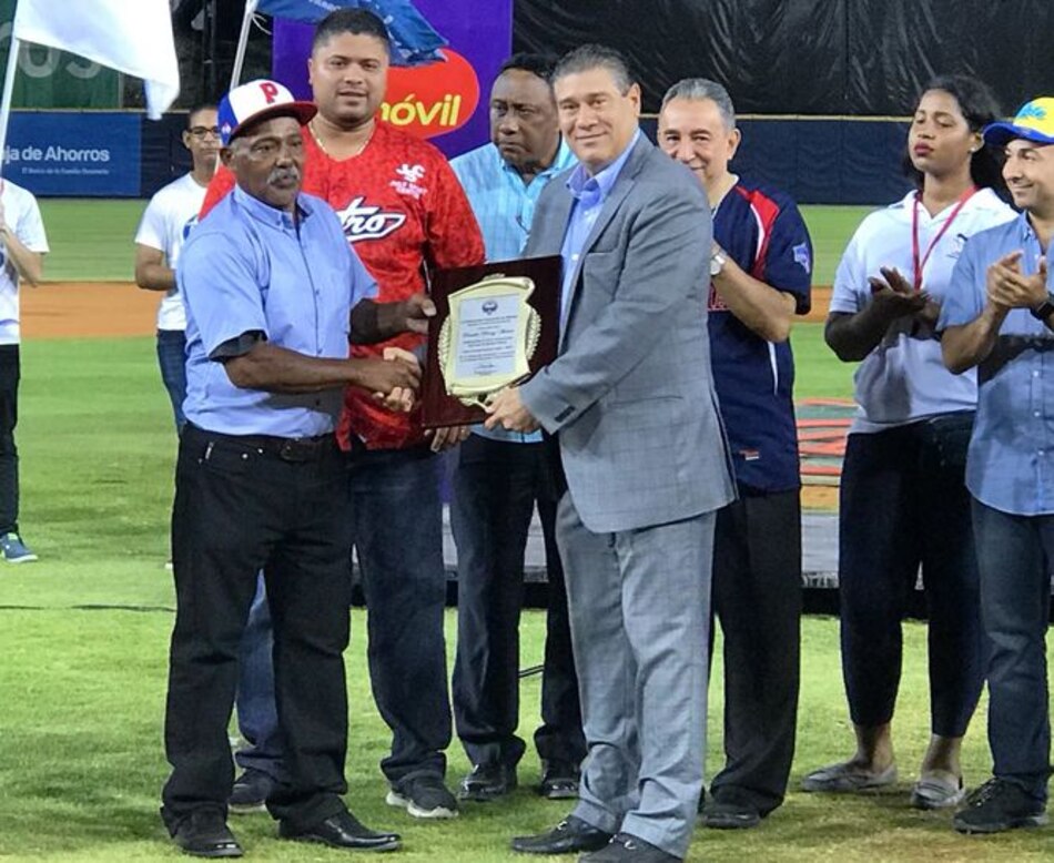 Rinden tributo a Ronaldo Montero; Metro y Chiriquí se imponen