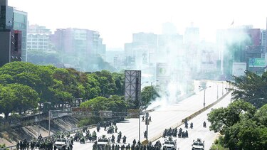 Nueva jornada de protestas es contenida con violencia