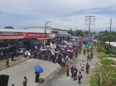 Trabajadores bananeros marchan en recuerdo a las protestas contra la ‘ley chorizo’ en 2010