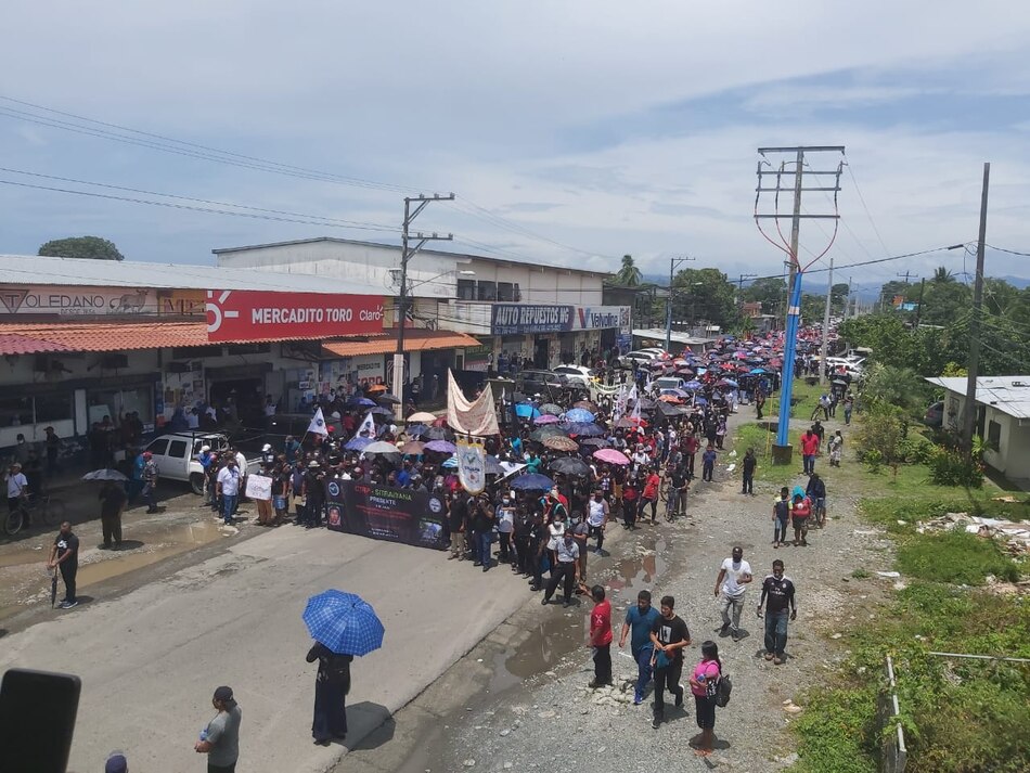 Trabajadores bananeros marchan en recuerdo a las protestas contra la ‘ley chorizo’ en 2010