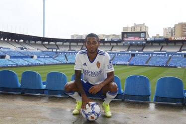 El panameño César Yanis es presentado oficialmente en el Real Zaragoza