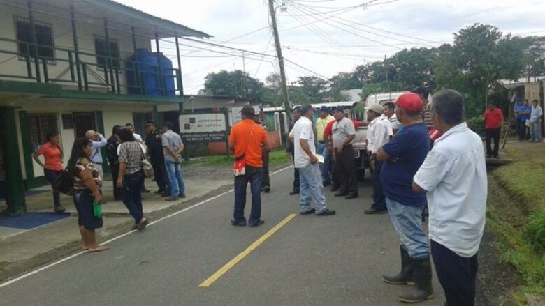 Taladores bloquean sede del Ministerio de Ambiente en Changuinola