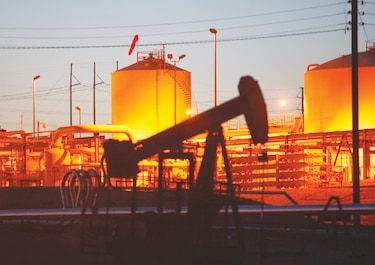 El petróleo se repone tras caída de las reservas en Estados Unidos