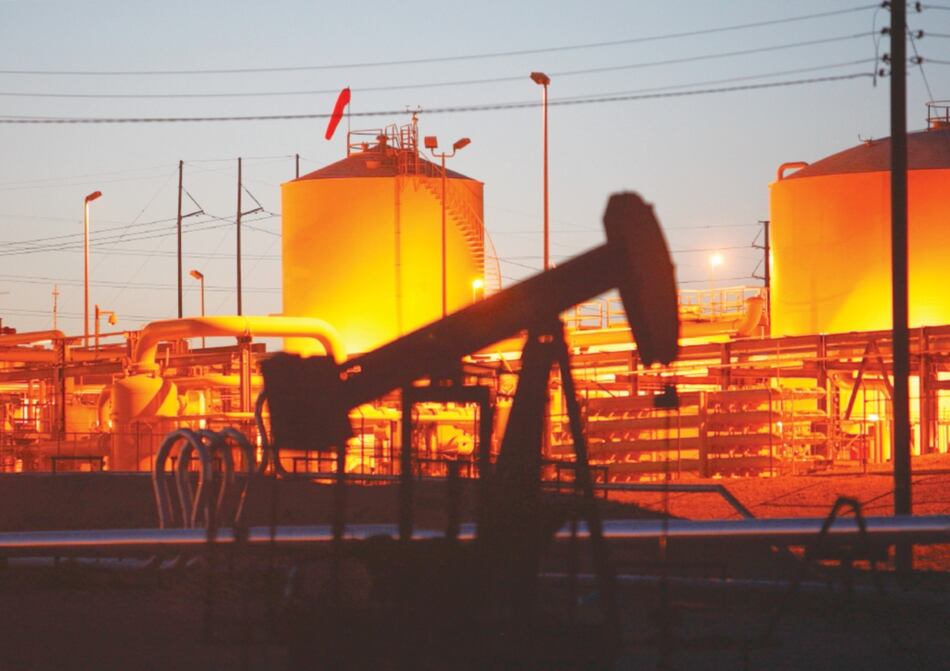 El petróleo se repone tras caída de las reservas en Estados Unidos