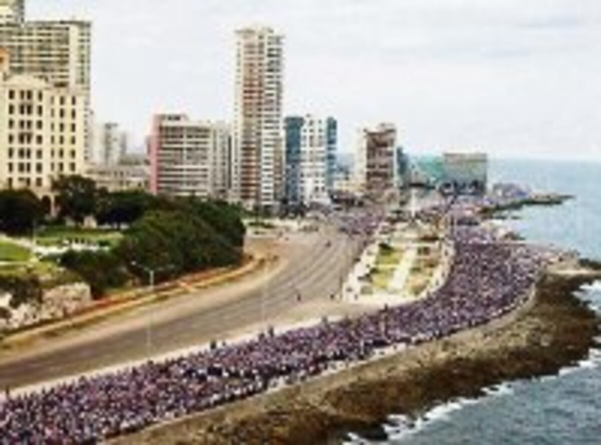 PROTESTAS. Vista aérea de una de las protestas que se han organizado en Cuba para rechazar el embargo económico que mantiene Estados Unidos contra la isla.