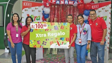 Supermercados Xtra premia a niño abanderado con un viaje a Rusia