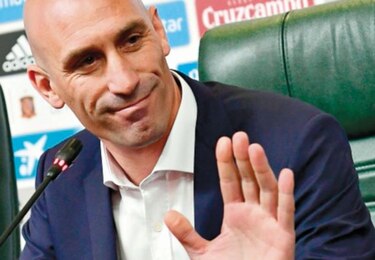 España cambia técnico en un tiempo récord