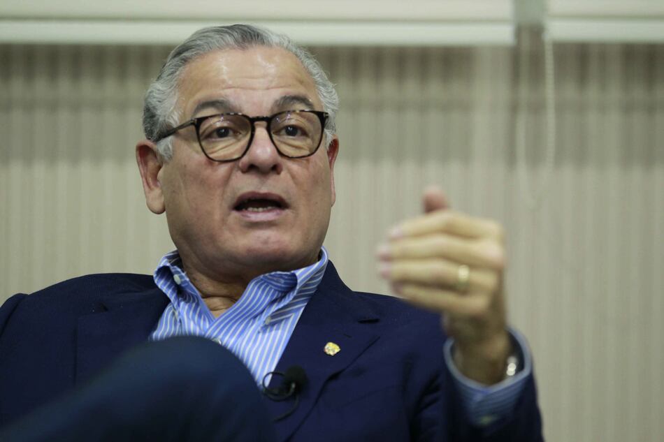 ‘Nosotros no vamos a adelantar ningún pago a los docentes’: contralor Flores