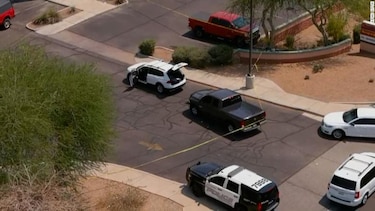 Un muerto y una docena de heridos en tiroteos desde vehículo en Arizona