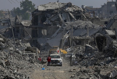El Ejército de Israel recibe de la Cruz Roja los cuerpos de tres supuestos rehenes en Gaza